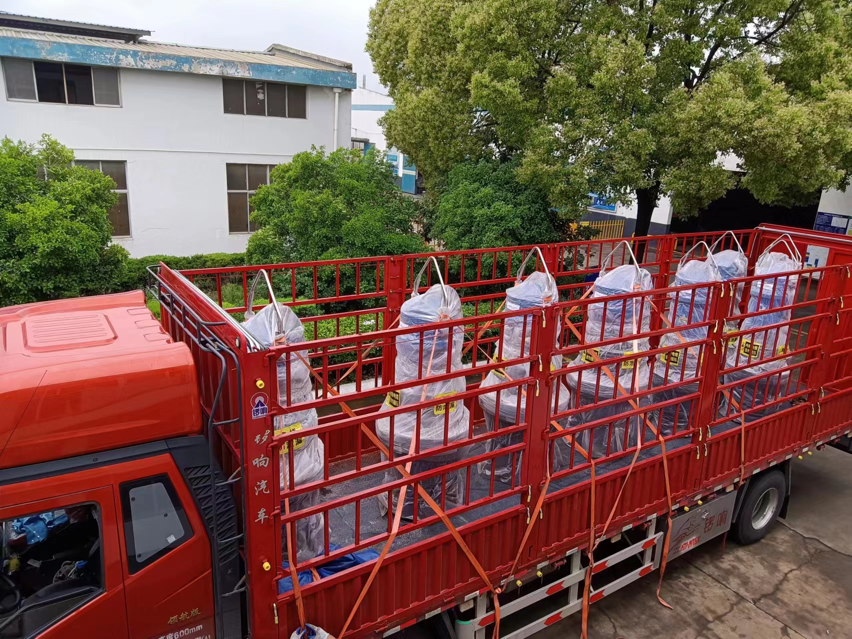 一体化轴流泵站专用泵   8台潜水轴流泵整车发货